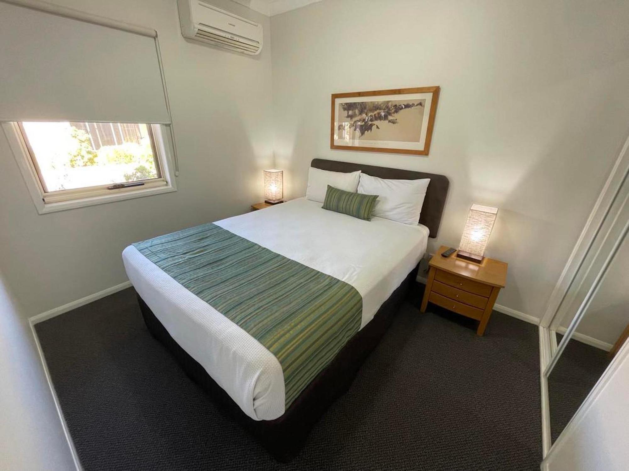 Emerald Inn By Travellers Ruang foto